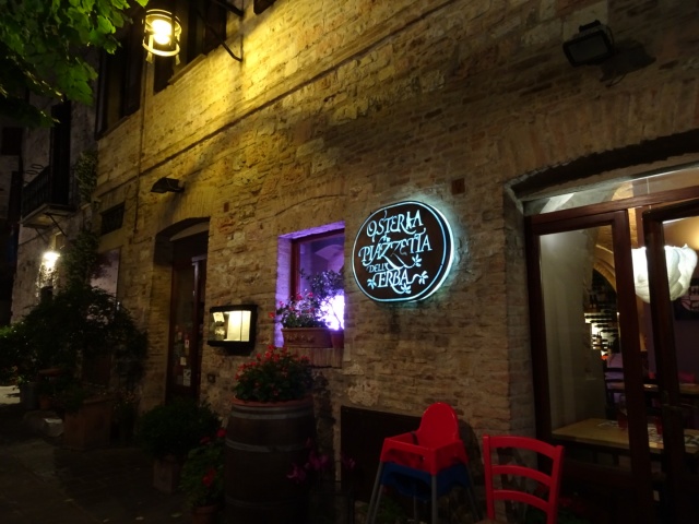 Osteria La Piazzetta Dell'Erbaの外観写真